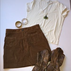 Athleta fine wale corduroy skirt with pockets